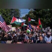 מפגינים אנטי ישראלים בוועידת המפלגה הדמוקרטית. | AFP