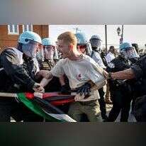 מפגינים אנטי ישראלים בוועידת המפלגה הדמוקרטית. | AFP