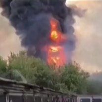 השרפה במתקני הנפט ברוסטוב, רוסיה. | מסך מיוטיוב