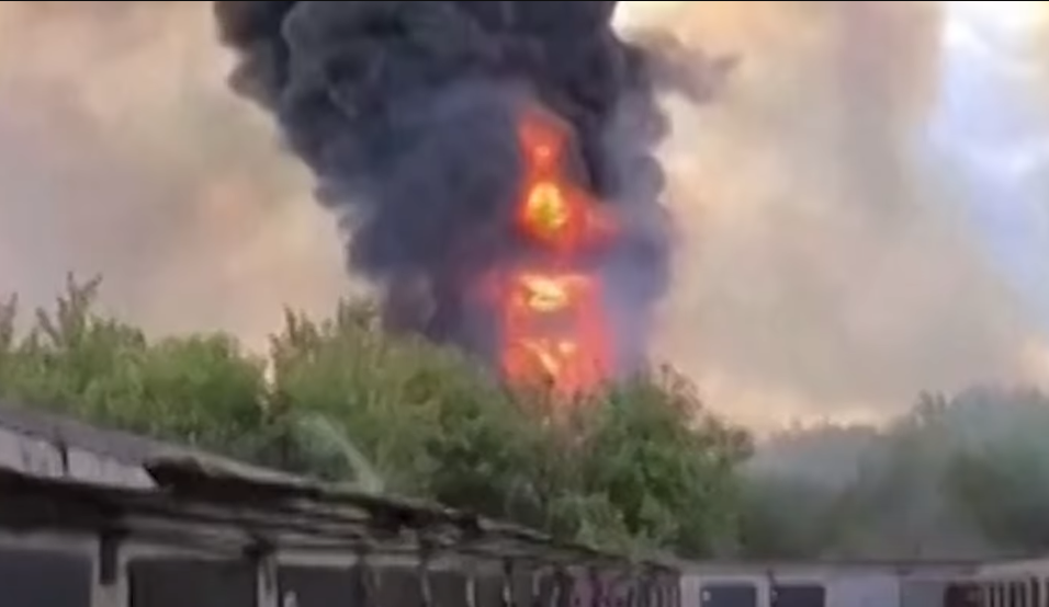 השרפה במתקני הנפט ברוסטוב, רוסיה. | מסך מיוטיוב