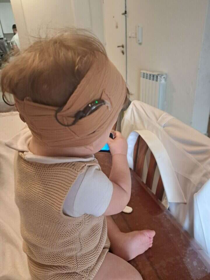 הפעוט שאיבד את עזר השמיעה הפעוט שאיבד את עזר השמיעה