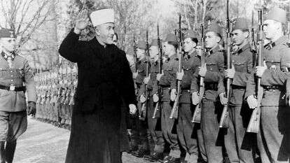 המופתי הירושלמי חאג' אמין אל־חוסייני עם מתנדבים בוסנים לוואפן אס־אס, 1941. | גטי אימג'ס