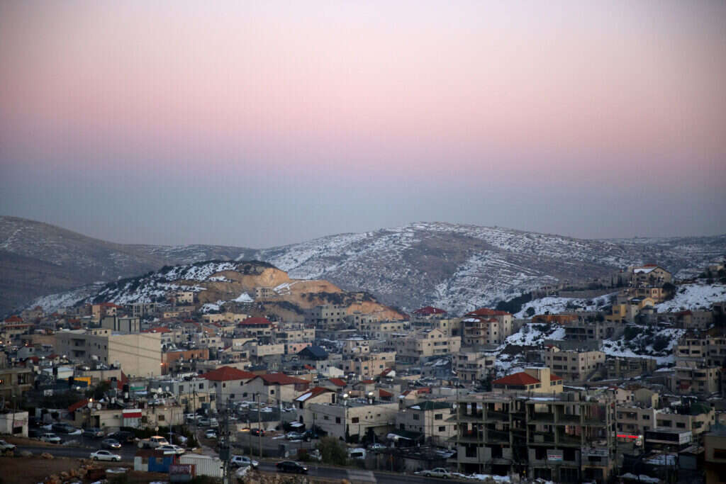 לתת קצת תקווה ואור באופק הלא ברור. מג'דל–שמס. | הדס פרוש, פלאש 90 לתת קצת תקווה ואור באופק הלא ברור. מג'דל–שמס. | הדס פרוש, פלאש 90