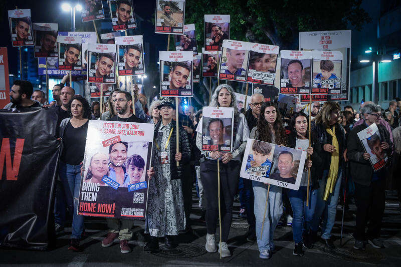 תשעה תלמידים ושתי מורות נחטפו, אחת נרצחה בשבי. הפגנה למען שחרור החטופים. | אבשלום ששוני, פלאש 90