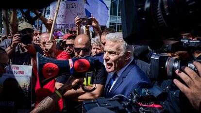 מה שהיה הוא שיהיה. לפיד בין המפגינים. | אבשלום ששוני, פלאש 90