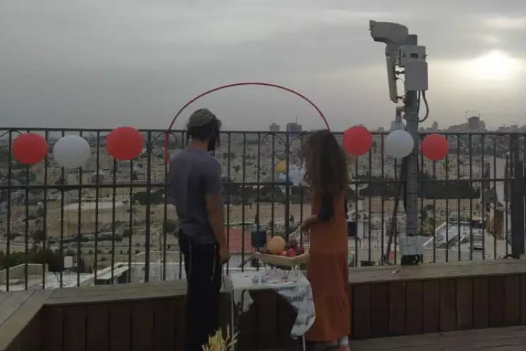 הצעת הנישואים של אביה ושחר זמן קצר לפני הלינץ'. באדיבות המצולמים