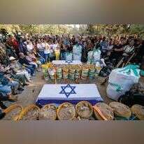 הלוווייתו של אברהם מונדר ז"ל, שגופתו חולצה מעזה, השבוע בניר־עוז. | חיים גולדברג,פלאש 90