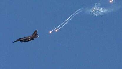 מטוס קרב של חיל האוויר, מעל לבנון, ארכיון. | EPA מטוס קרב של חיל האוויר, מעל לבנון, ארכיון. | EPA