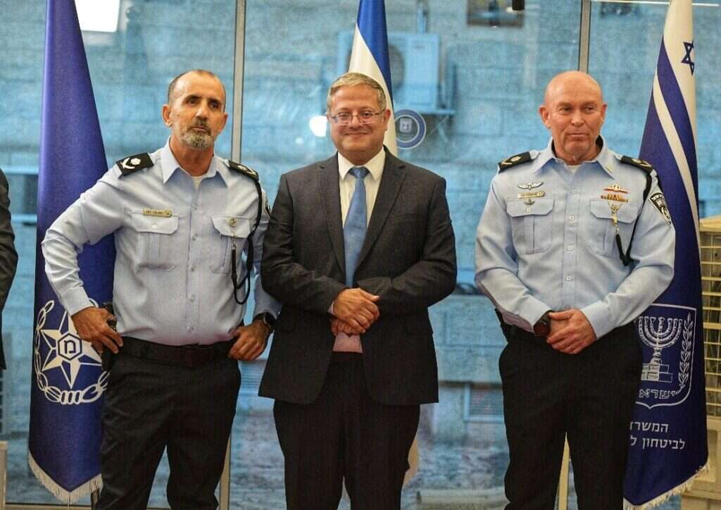 רנ"צ דני לוי, מפכ"ל משטרת ישראל, לצד השר לביטחון לאומי איתמר בן גביר. | דוברות המשטרה