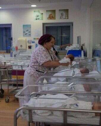 מחלקת יולדות בבית החולים שערי צדק בירושלים | חיים גולדברג, פלאש 90