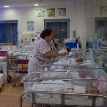 מחלקת יולדות בבית החולים שערי צדק בירושלים | חיים גולדברג, פלאש 90