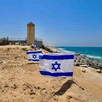 דגלי ישראל בציר פילדלפי. | אורן כהן, פלאש 90