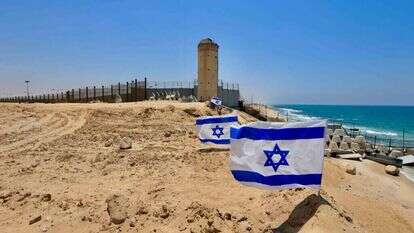 דגלי ישראל בציר פילדלפי. | אורן כהן, פלאש 90