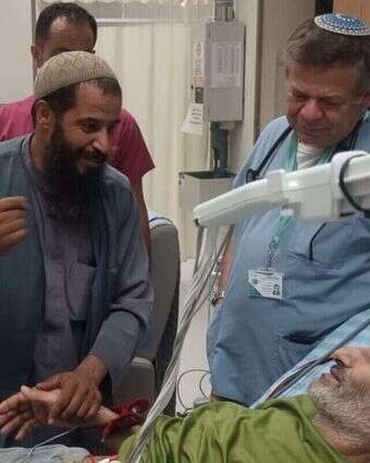 פרחאן קאדי שחולץ בידי כוחות צה"ל, בבית החולים סורוקה. | דוברות סורוקה