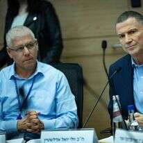 אסף פרידמן ויולי אדלשטיין במהלך אחת מישיבות ועדת חוץ וביטחון בכנסת. | יונתן זינדל / פלאש 90