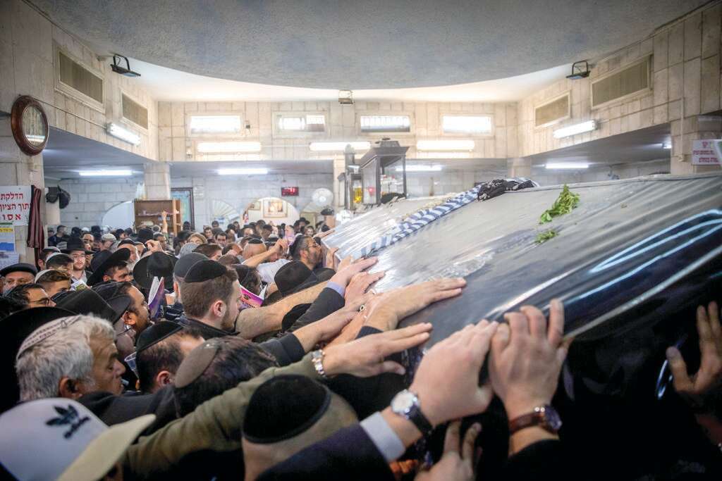 מתפללים בקבר הבבא סאלי בנתיבות. | יונתן זינדל, פלאש 90 מתפללים בקבר הבבא סאלי בנתיבות. | יונתן זינדל, פלאש 90