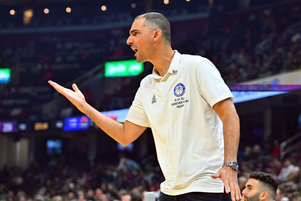 שחקן שדוחף את עצמו לקצה. המאמן יהוא אורלנד. | גטי אימג'ס