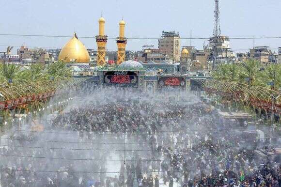 עולי רגל שיעים מציינים את ה"ארבעין" במקדש האימאם חוסיין בעיר כרבלא שבעיראק, בשבוע שעבר. | אי.פי.איי