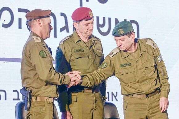 טקס חילופי ראש אמ"ן. מימין: אהרון חליוה, הרצי הלוי ושלומי בינדר. | תומר נויברג, פלאש 90