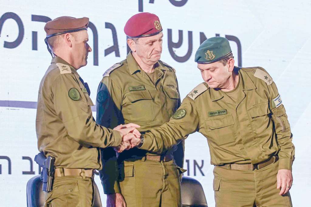 טקס חילופי ראש אמ"ן. מימין: אהרון חליוה, הרצי הלוי ושלומי בינדר. | תומר נויברג, פלאש 90