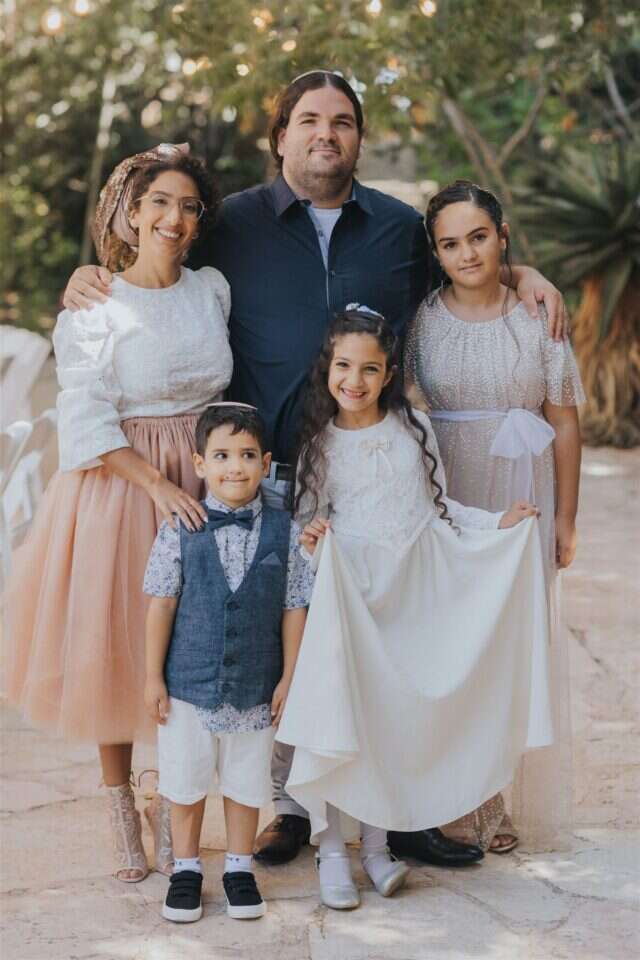 גדעון ז"ל, אלה ושלושת ילדיהם. | עידן חסון