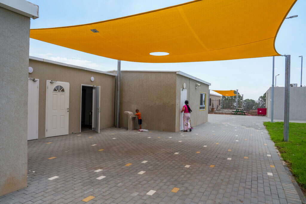 כיתות לימוד באליפלט עבור ילדים מפונים מכפר־בלום. | איל מרגולין - פלאש 90