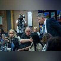 יו"ר ארגון המורים רן ארז (במרכז) עם שר החינוך יואב קיש בכנסת, בחודש יוני. | יונתן זינדל, פלאש 90