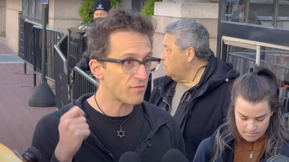 פרופ' שי דוידאי הישראלי, המלמד באוניברסיטת קולומביה. | מסך מיוטיוב