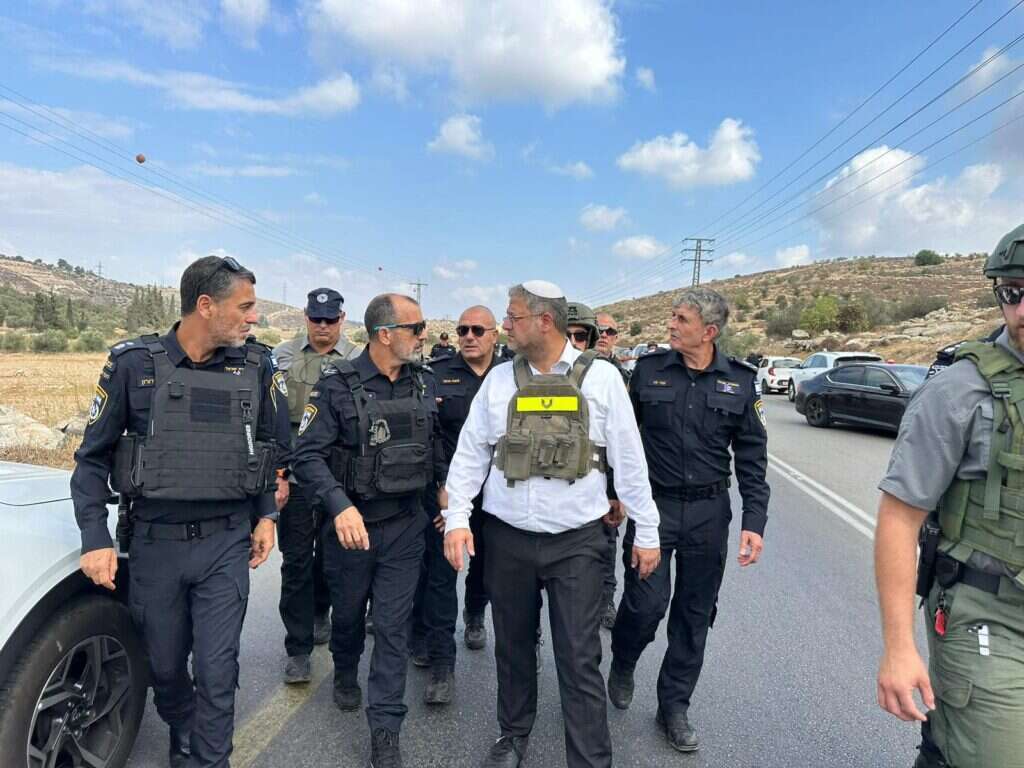 השר בן גביר במקום הפיגוע