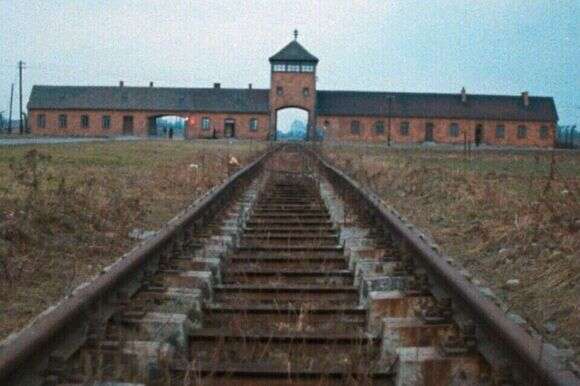 הכניסה למחנה ההשמדה אושוויץ