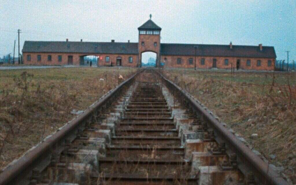 הכניסה למחנה ההשמדה אושוויץ