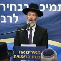 הרב מאיר כהנא בכנס התמיכה בו כמועמד הציונות הדתית לתפקיד הרב הראשי