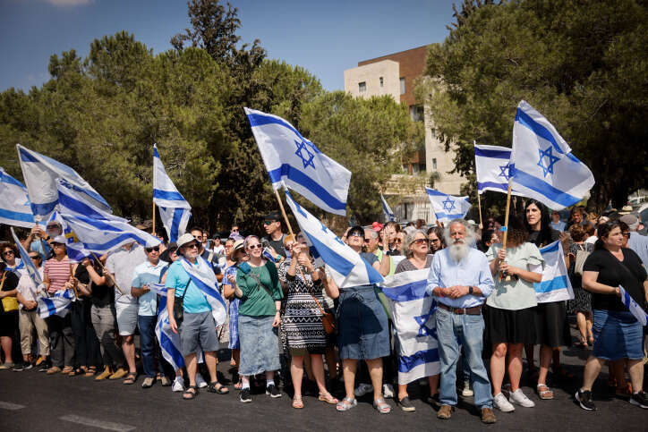 אלפים בצידי הדרכים בירושלים במסע הלוויה של הירש גולדברג-פולין הי"ד. | חיים גולדברג, פלאש 90