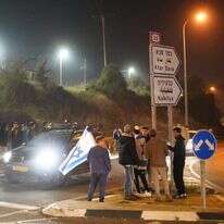 תושבי השומרון מפגינים ליד קדומים בקריאה לממשלה לטיפול בפיגועי הטרור ויצירת ביטחון. למצולמים אין קשר לכתבה. | הלל מאיר, פלאש 90