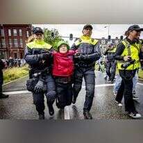 גרטה תונברג נעצרת בהאג, לפני כחודשיים. | EPA