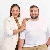 איציק ואסתי. | שילת מזרחי, סטיילינג: רינה הלוי, איפור: דניאל בר דוד, שיער: נועה קירשברג