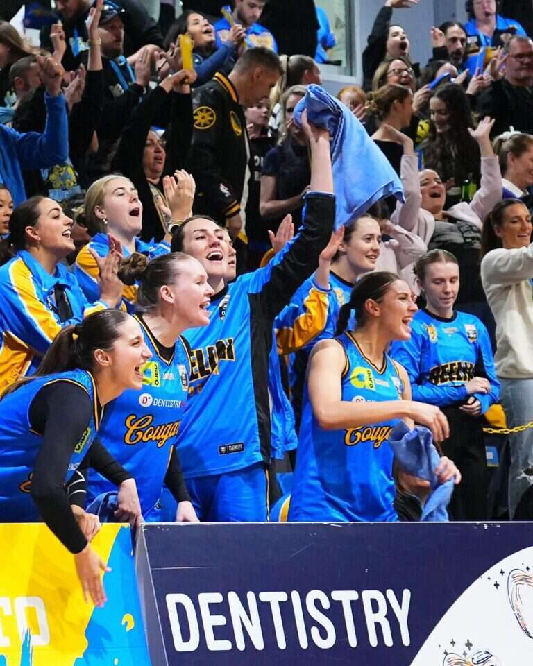 לא מפסיקה לחלום, גם מעבר לים. קבוצת קוקבורן האוסטרלית. | מתוך הפייסבוק של הקבוצה