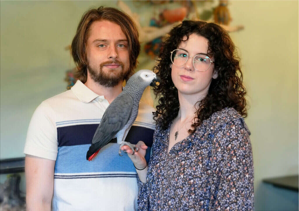 אפולו התוכי ובני הזוג מייסון. | Courtesy of Victoria Mason והוושינגטון פוסט