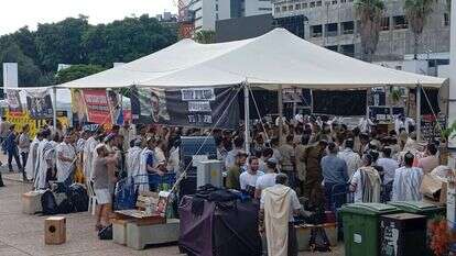 תפילת ראש חודש בכיכר החטופים בתל־אביב, השבוע. | נעמה שטרן