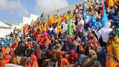 מפגינים במוגדישו נגד הסכם אתיופיה וסומלילנד. | גטי אימג'ס