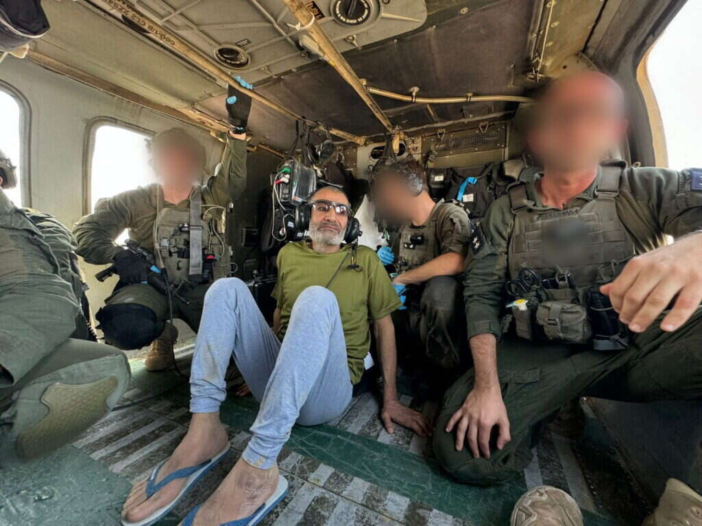 מברכים על השחרור. פרחאן קאדי במסוק חזרה לישראל עם חילוצו מעזה. | דובר צה"ל