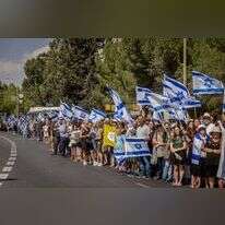 תושבי ירושלים מלווים את הירש ז"ל בדרכו האחרונה. | חיים גולדברג, פלאש 90