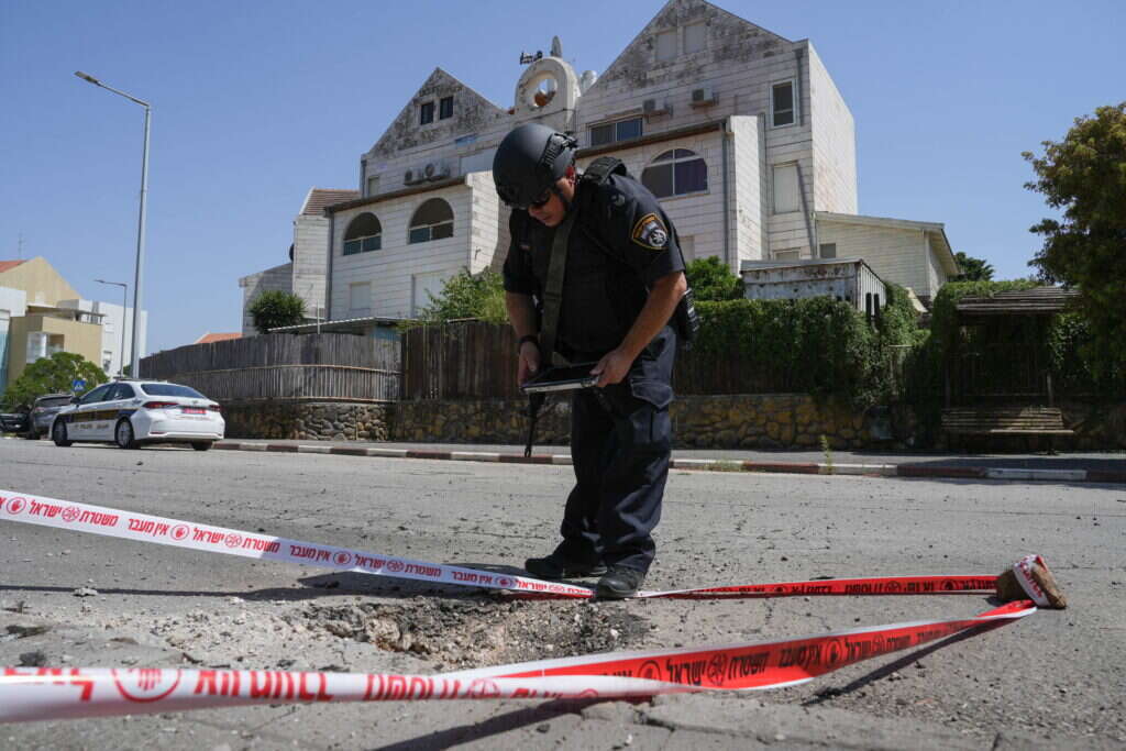 הכול שומם ועזוב. נפילה בקריית־שמונה. | אייל מרגולין, ג'יני