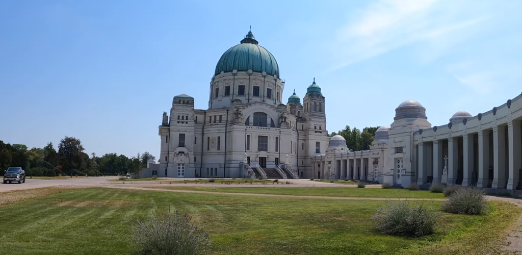 בית הקברות בווינה. | מסך מיוטיוב