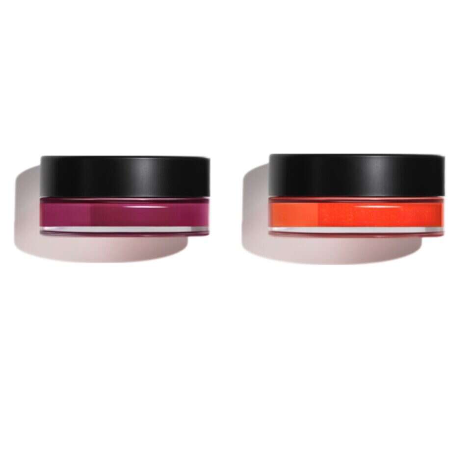 ליפ אנד צ'יק באלם של שאנל. | יחצ חול