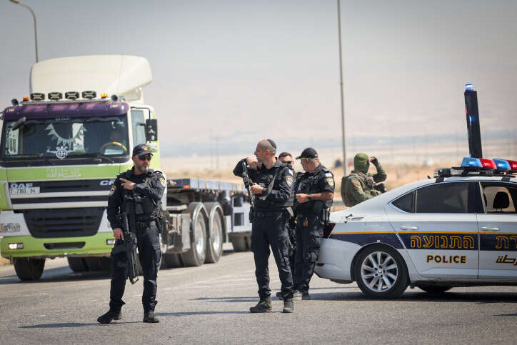 זירת הפיגוע במעבר אלנבי, לפנ כשנה. | יונתן זינדל, פלאש 90