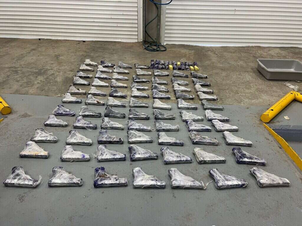 אמל"ח שנתפס במעבר רבין. משטרת ישראל אמל"ח שנתפס במעבר רבין. משטרת ישראל