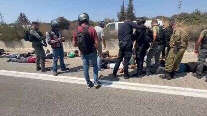 מעצר חשודים על ידי כוחות משטרה גדולים בכביש 6. | מסך מיוטיוב, חדשות חיפה והסביבה מעצר חשודים על ידי כוחות משטרה גדולים בכביש 6. | מסך מיוטיוב, חדשות חיפה והסביבה