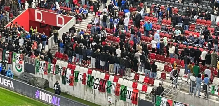 אוהדי נבחרת איטליה מפנים גב בהמנון הישראלי | מתוך X אוהדי נבחרת איטליה מפנים גב בהמנון הישראלי | מתוך X