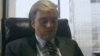 מסך מתוך הטריילר מהסרט "המתמחה" שיוקרן ברשת קולנוע "לב"